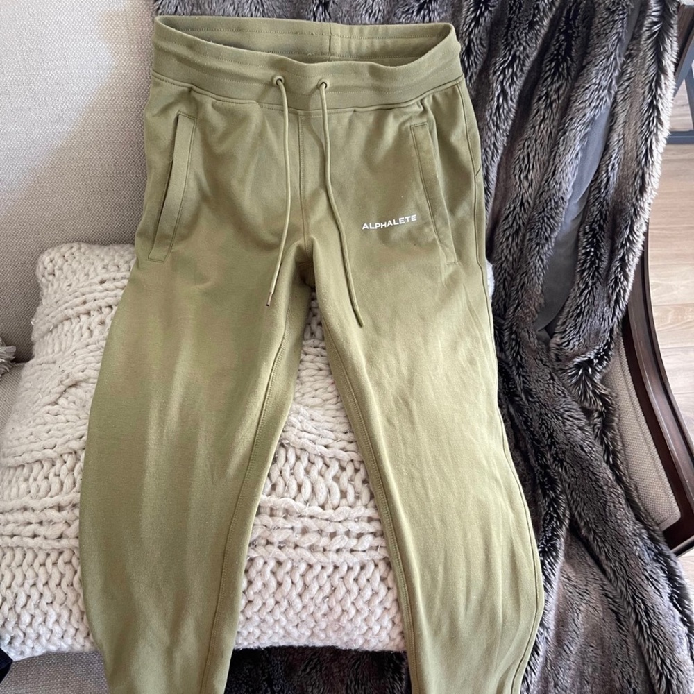 Alphalete joggers